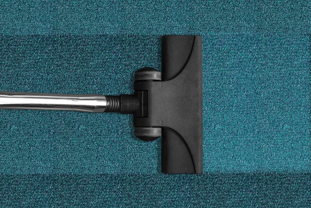 Vacuuming carpet – how to get rid of salt stains on floors