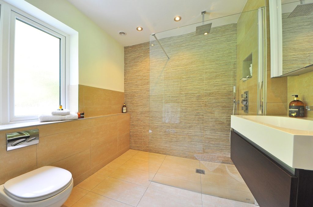 Luxurious bathroom with clean grout and tile floors